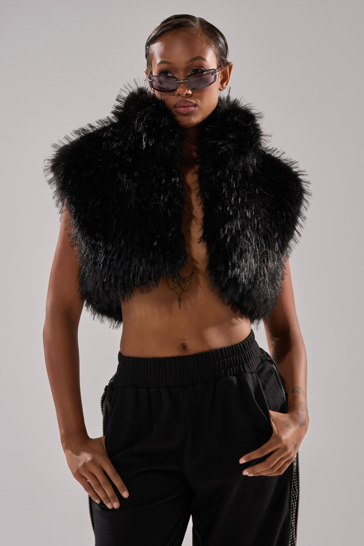 COCO CROPPED FUR VEST IN BLACK
