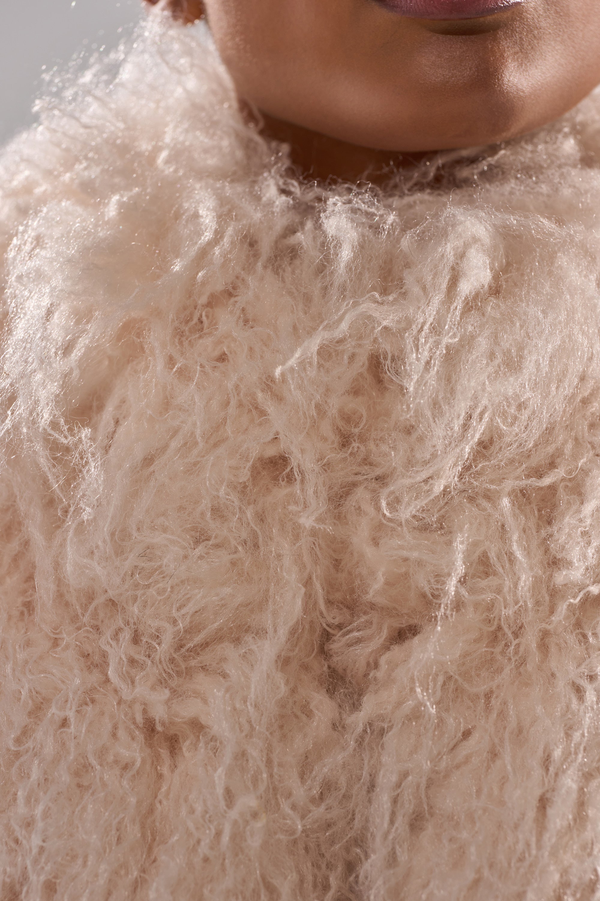 COCO CROPPED FUR VEST IN BEIGE