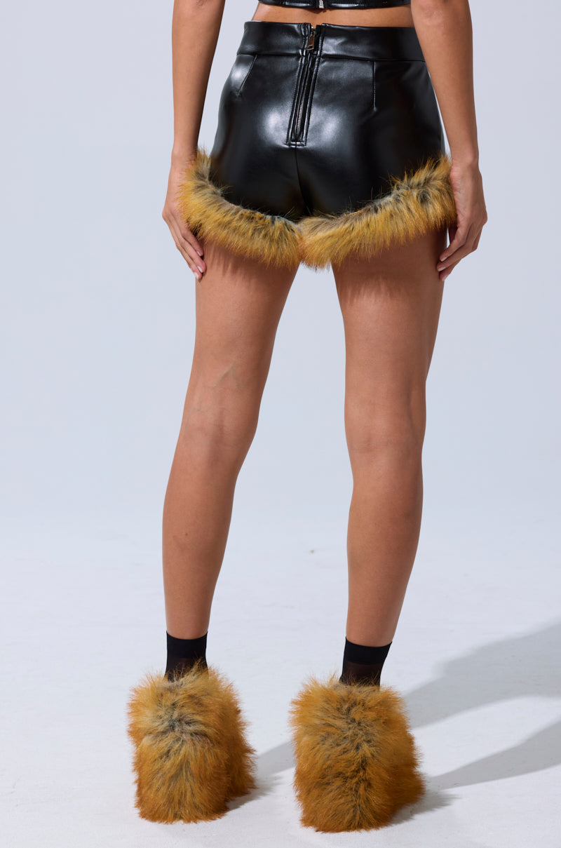 DONT TOUCH SHORT WITH FUR TRIM